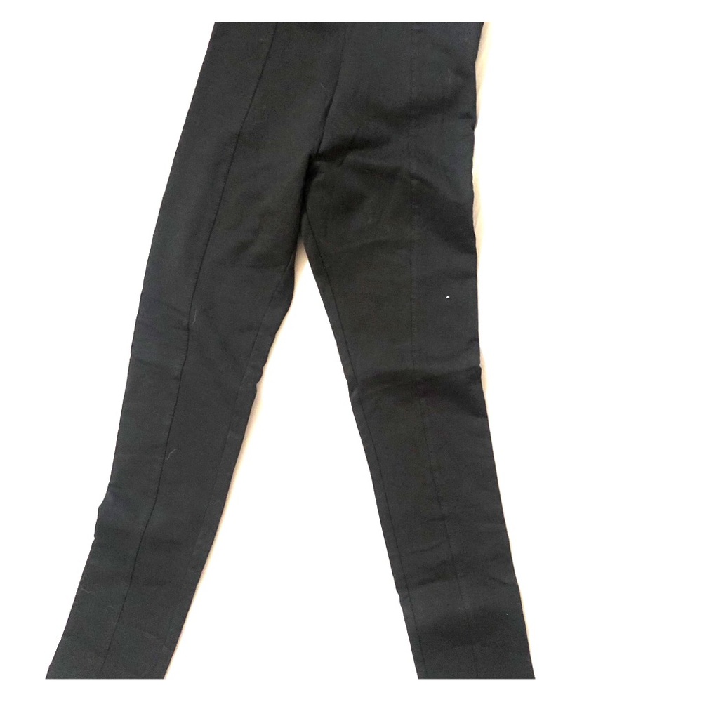 Cute black leggings with seam down middle of leg